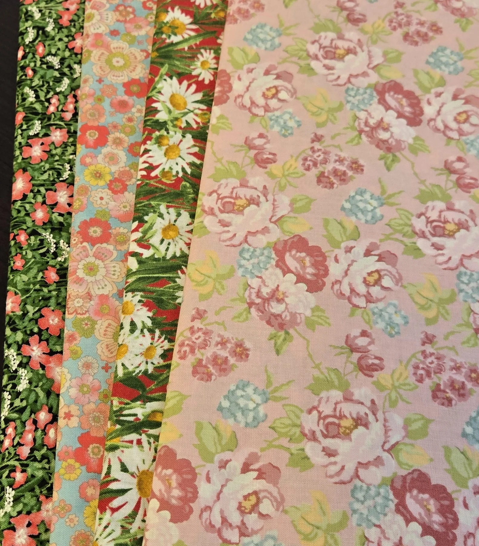 Matt's Mystery Bundles - 3.654 yards -Field Of Flowers - Assorted Remnants